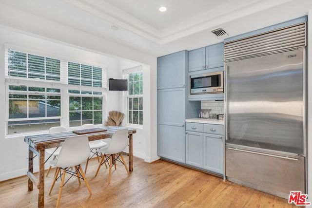 824 Amherst Avenue 1, Los Angeles, CA 90049