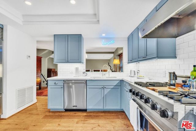 824 Amherst Avenue 1, Los Angeles, CA 90049