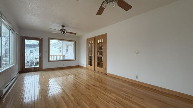 1704 S 3rd Avenue, Marshalltown, IA 50158