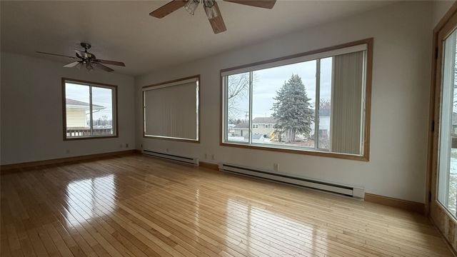 1704 S 3rd Avenue, Marshalltown, IA 50158