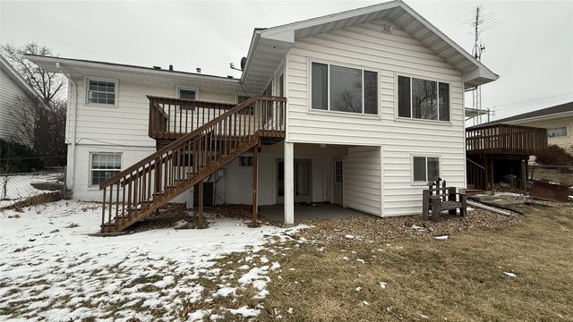 1704 S 3rd Avenue, Marshalltown, IA 50158