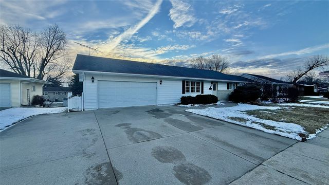 1704 S 3rd Avenue, Marshalltown, IA 50158