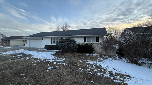 1704 S 3rd Avenue, Marshalltown, IA 50158