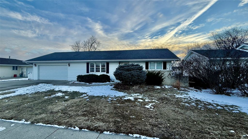 1704 S 3rd Avenue, Marshalltown, IA 50158