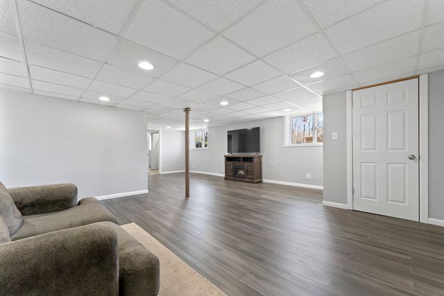 161 W Greenfield Avenue, Lombard, IL 60148