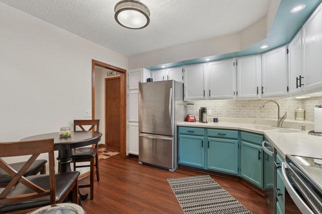 2445 Londin Lane E 212, Maplewood, MN 55119