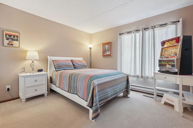 2445 Londin Lane E 212, Maplewood, MN 55119