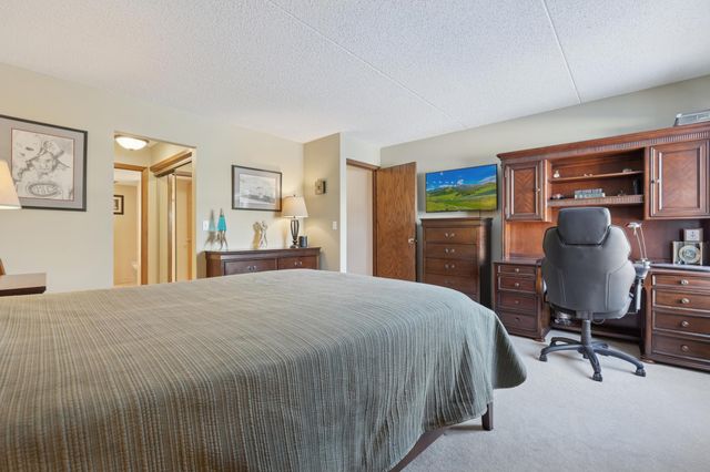 2445 Londin Lane E 212, Maplewood, MN 55119