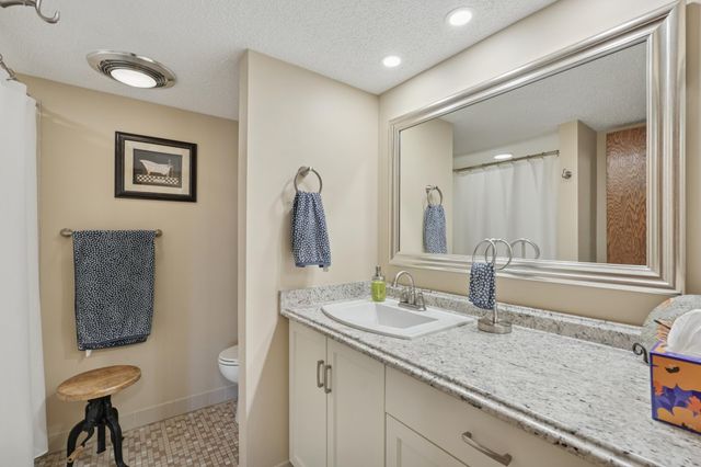 2445 Londin Lane E 212, Maplewood, MN 55119