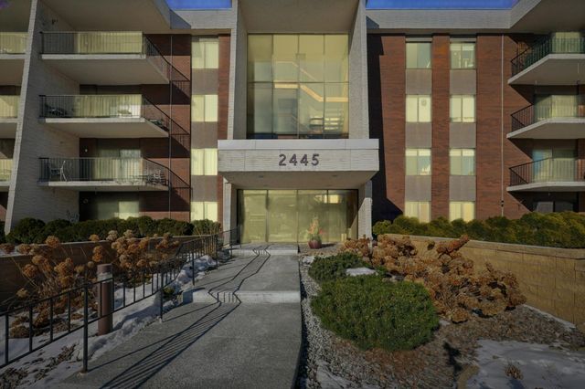 2445 Londin Lane E 212, Maplewood, MN 55119