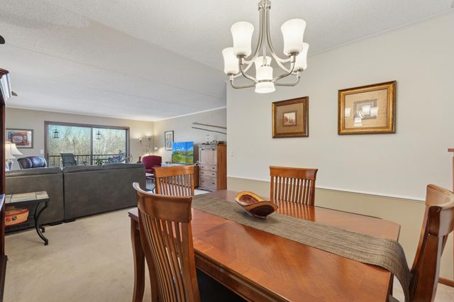 2445 Londin Lane E 212, Maplewood, MN 55119