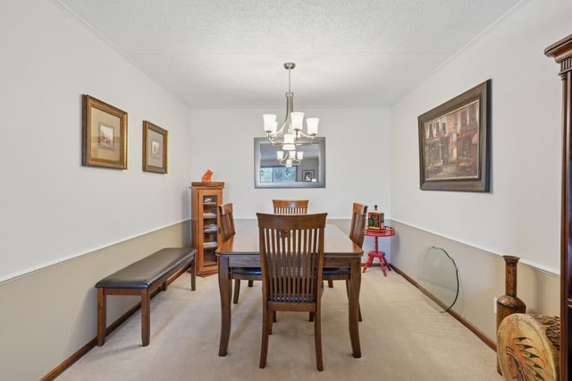 2445 Londin Lane E 212, Maplewood, MN 55119