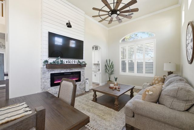 3511 S Oakhurst Court, Visalia, CA 93292