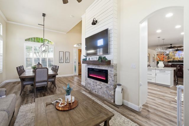 3511 S Oakhurst Court, Visalia, CA 93292