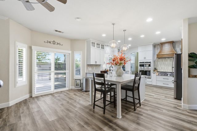 3511 S Oakhurst Court, Visalia, CA 93292