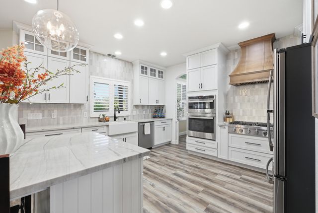 3511 S Oakhurst Court, Visalia, CA 93292