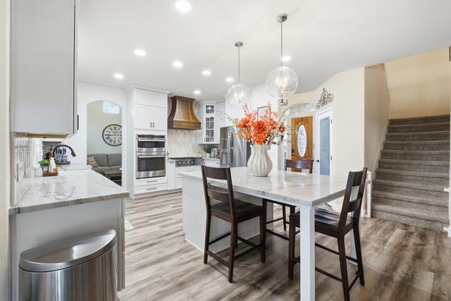 3511 S Oakhurst Court, Visalia, CA 93292