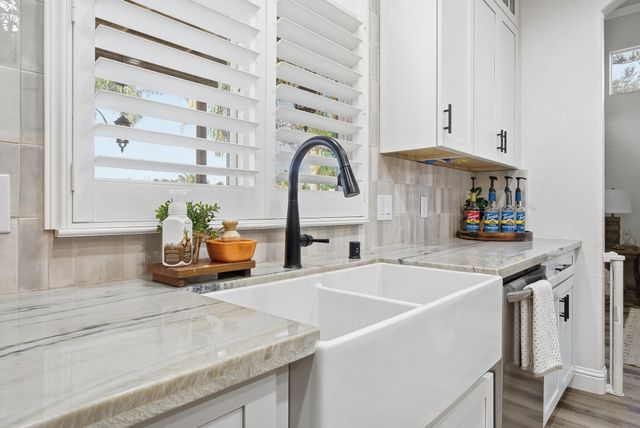 3511 S Oakhurst Court, Visalia, CA 93292