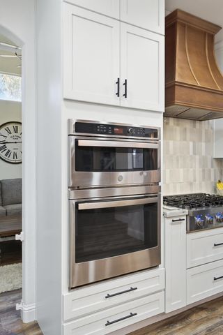 3511 S Oakhurst Court, Visalia, CA 93292