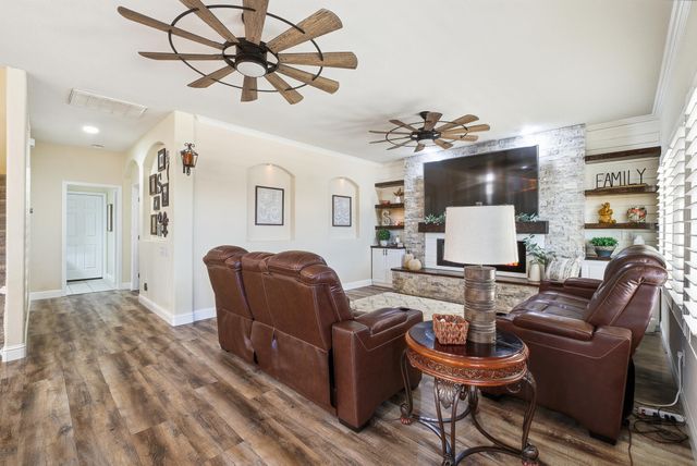 3511 S Oakhurst Court, Visalia, CA 93292