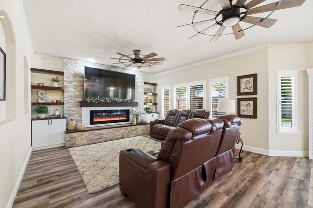 3511 S Oakhurst Court, Visalia, CA 93292