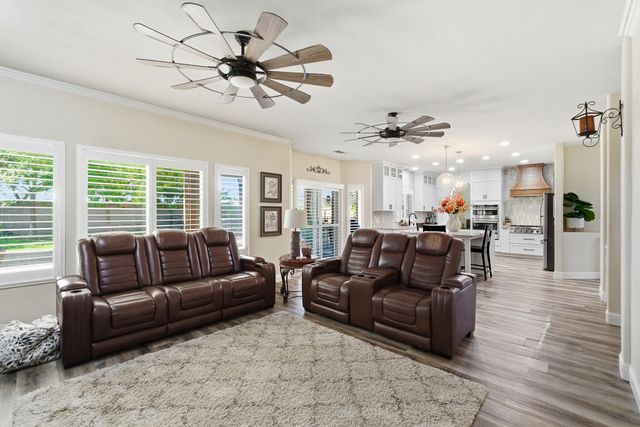 3511 S Oakhurst Court, Visalia, CA 93292