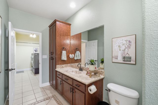 3511 S Oakhurst Court, Visalia, CA 93292