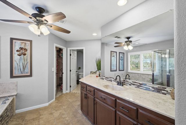 3511 S Oakhurst Court, Visalia, CA 93292