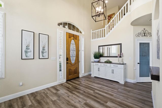 3511 S Oakhurst Court, Visalia, CA 93292