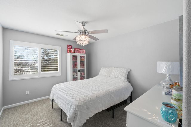 3511 S Oakhurst Court, Visalia, CA 93292