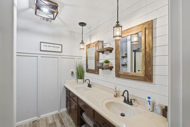 3511 S Oakhurst Court, Visalia, CA 93292