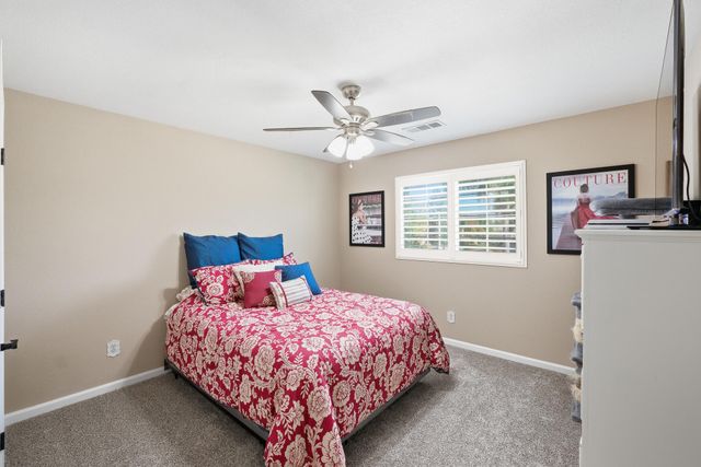 3511 S Oakhurst Court, Visalia, CA 93292