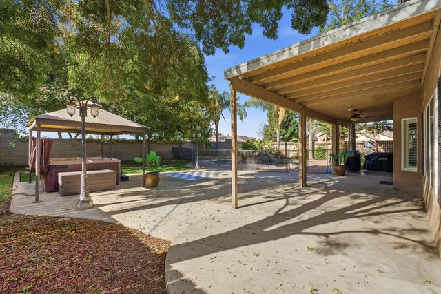 3511 S Oakhurst Court, Visalia, CA 93292