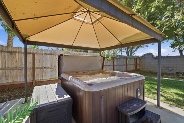 3511 S Oakhurst Court, Visalia, CA 93292