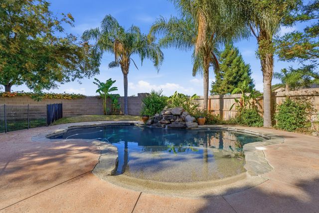 3511 S Oakhurst Court, Visalia, CA 93292