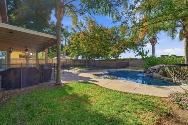 3511 S Oakhurst Court, Visalia, CA 93292