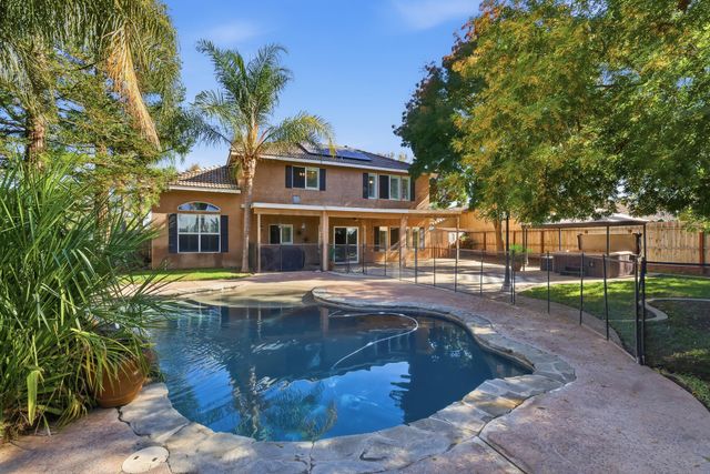 3511 S Oakhurst Court, Visalia, CA 93292