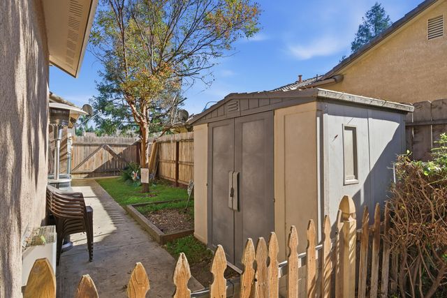3511 S Oakhurst Court, Visalia, CA 93292