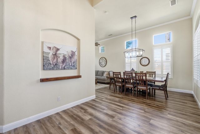 3511 S Oakhurst Court, Visalia, CA 93292