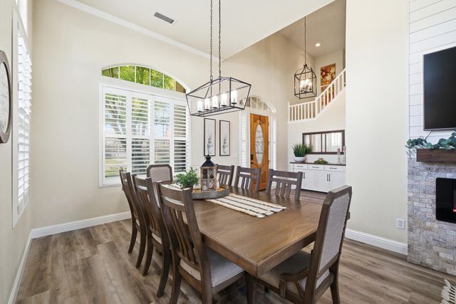 3511 S Oakhurst Court, Visalia, CA 93292