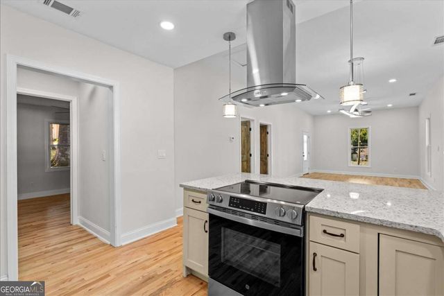 515 Woodlawn Avenue, Calhoun, GA 30701