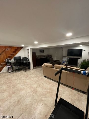 2611 N Wood Ave, Linden City, NJ 07036