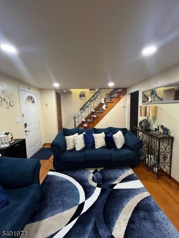 2611 N Wood Ave, Linden City, NJ 07036