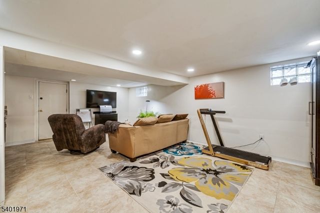 2611 N Wood Ave, Linden City, NJ 07036