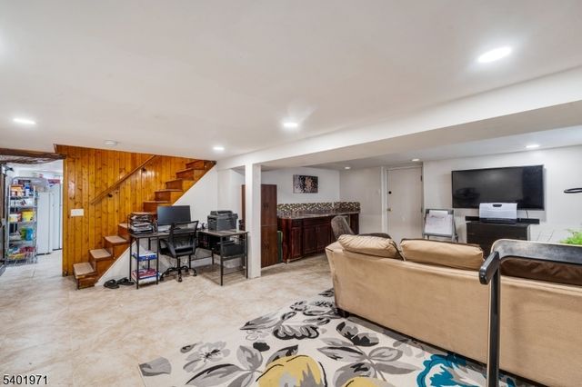 2611 N Wood Ave, Linden City, NJ 07036