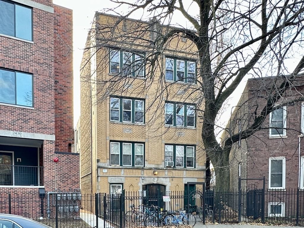 2432 N LINDEN Place B6, Chicago, IL 60647