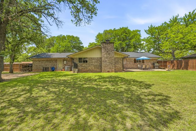 1309 Cliff Drive, Graham, TX 76450