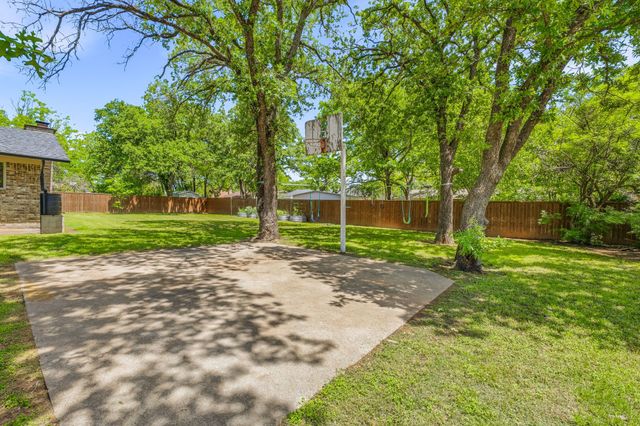 1309 Cliff Drive, Graham, TX 76450