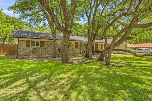 1309 Cliff Drive, Graham, TX 76450