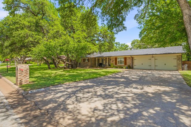 1309 Cliff Drive, Graham, TX 76450